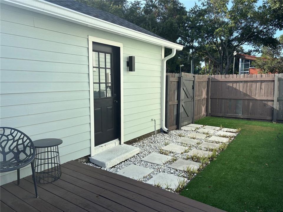 For Rent: $3,400 (2 beds, 1 baths, 832 Square Feet)