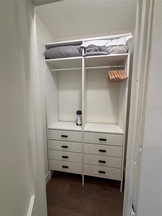 For Rent: $3,400 (2 beds, 1 baths, 832 Square Feet)