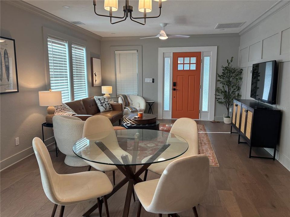 For Rent: $3,400 (2 beds, 1 baths, 832 Square Feet)