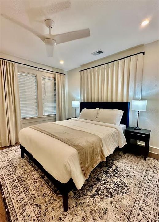 For Rent: $3,400 (2 beds, 1 baths, 832 Square Feet)