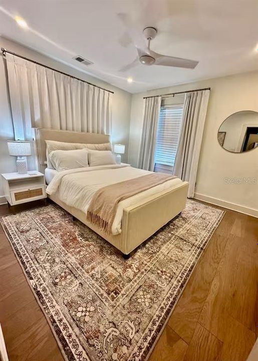 For Rent: $3,400 (2 beds, 1 baths, 832 Square Feet)