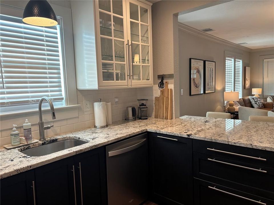 For Rent: $3,400 (2 beds, 1 baths, 832 Square Feet)