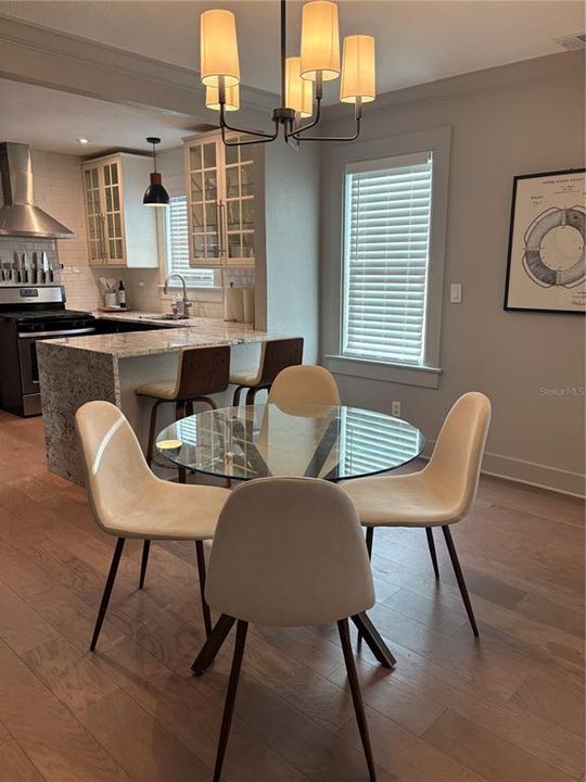 For Rent: $3,400 (2 beds, 1 baths, 832 Square Feet)