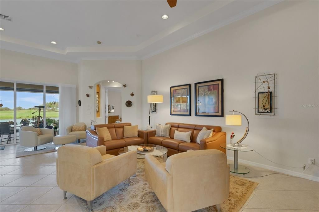 En Venta: $599,900 (2 camas, 2 baños, 1994 Pies cuadrados)
