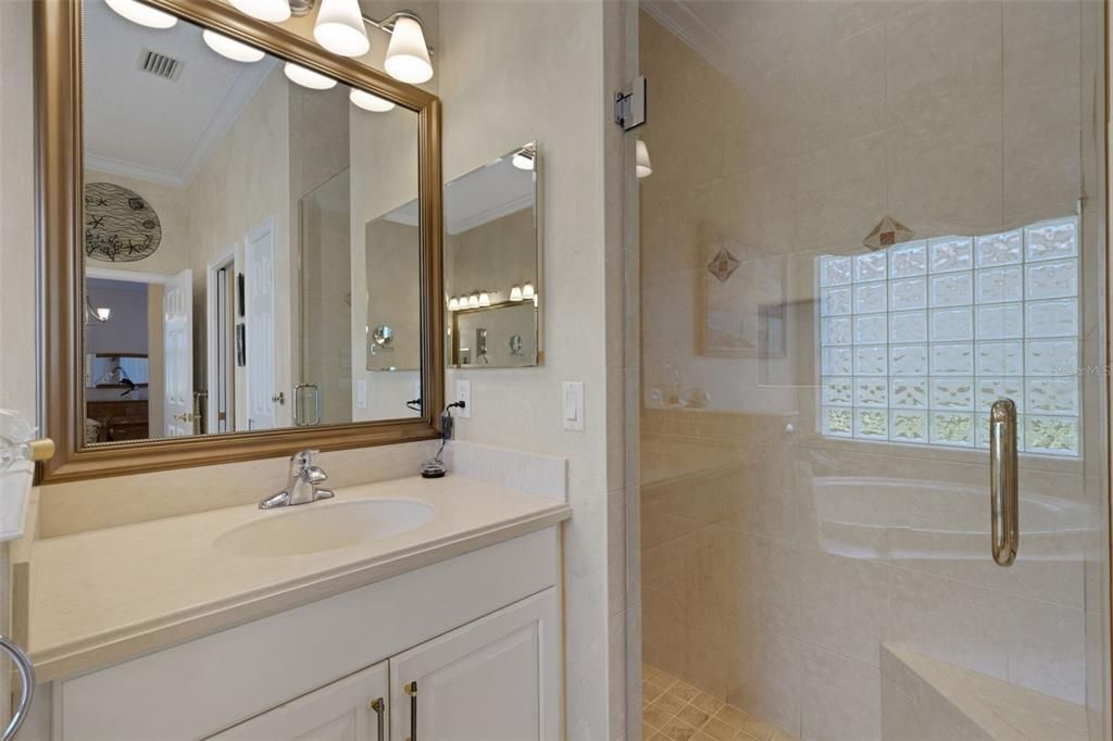 En Venta: $599,900 (2 camas, 2 baños, 1994 Pies cuadrados)
