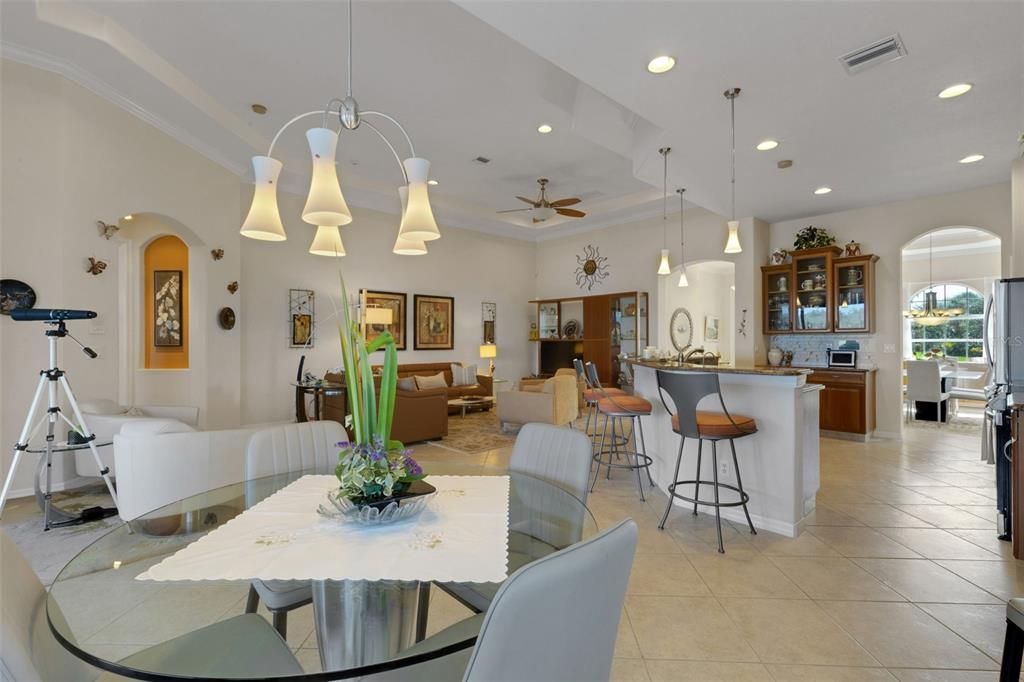 En Venta: $599,900 (2 camas, 2 baños, 1994 Pies cuadrados)