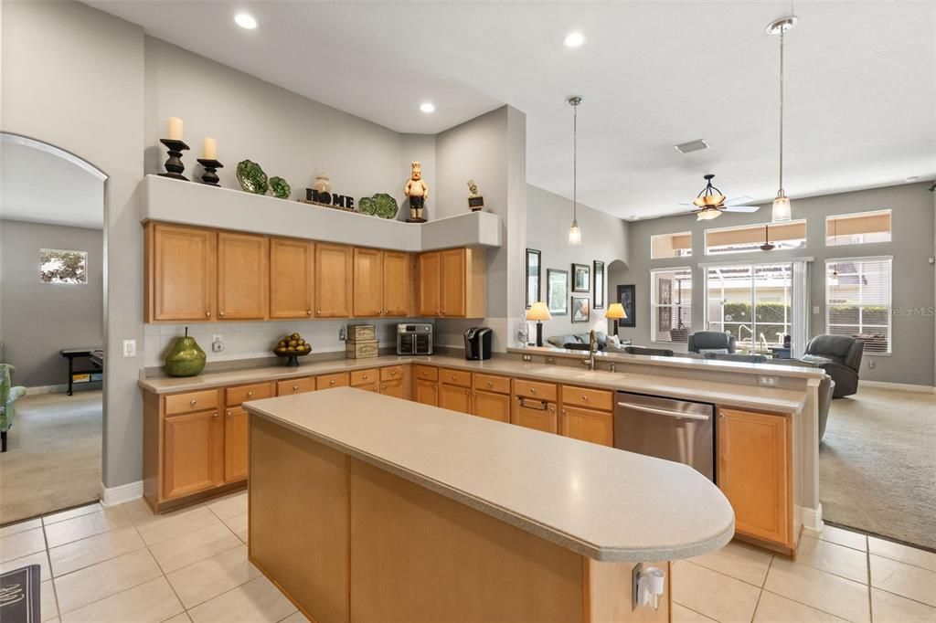 For Sale: $665,000 (4 beds, 3 baths, 2965 Square Feet)