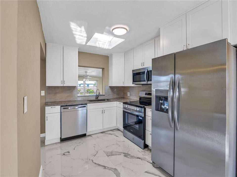 В аренду: $1,595 (3 спален, 1 ванн, 1256 Квадратных фут)