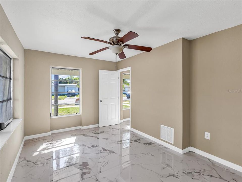 В аренду: $1,595 (3 спален, 1 ванн, 1256 Квадратных фут)