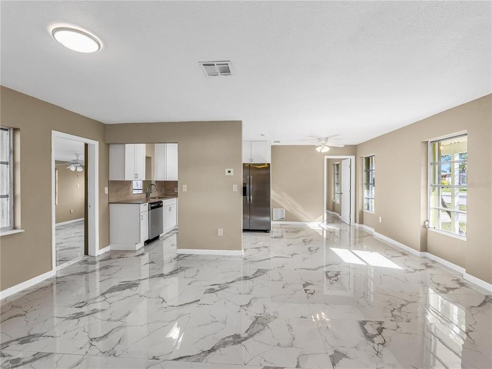 В аренду: $1,595 (3 спален, 1 ванн, 1256 Квадратных фут)