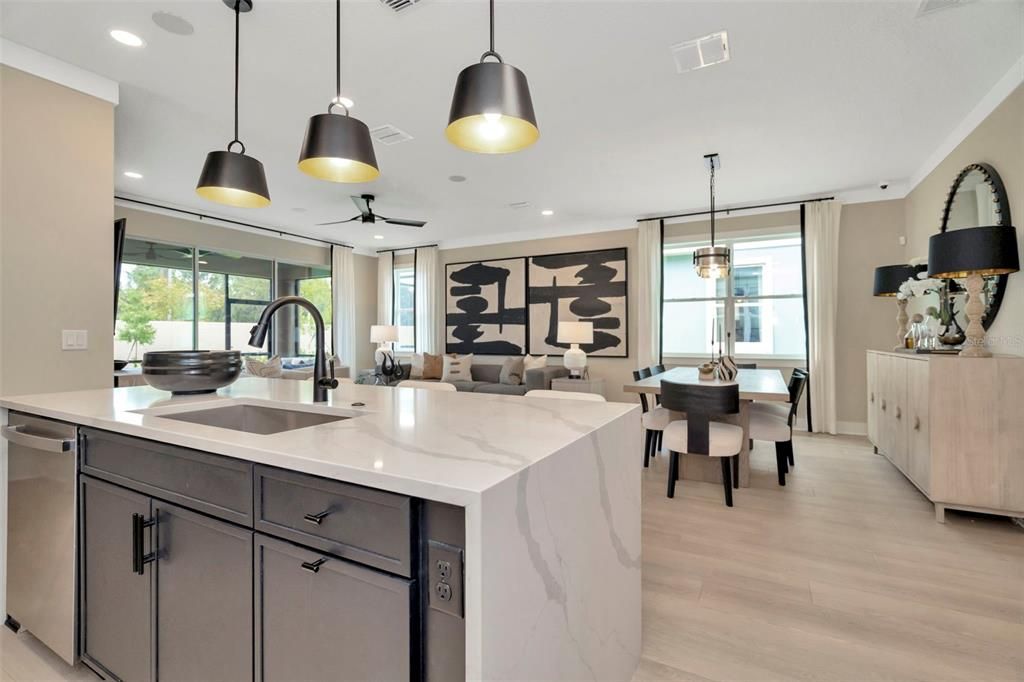 En Venta: $685,230 (4 camas, 3 baños, 2802 Pies cuadrados)