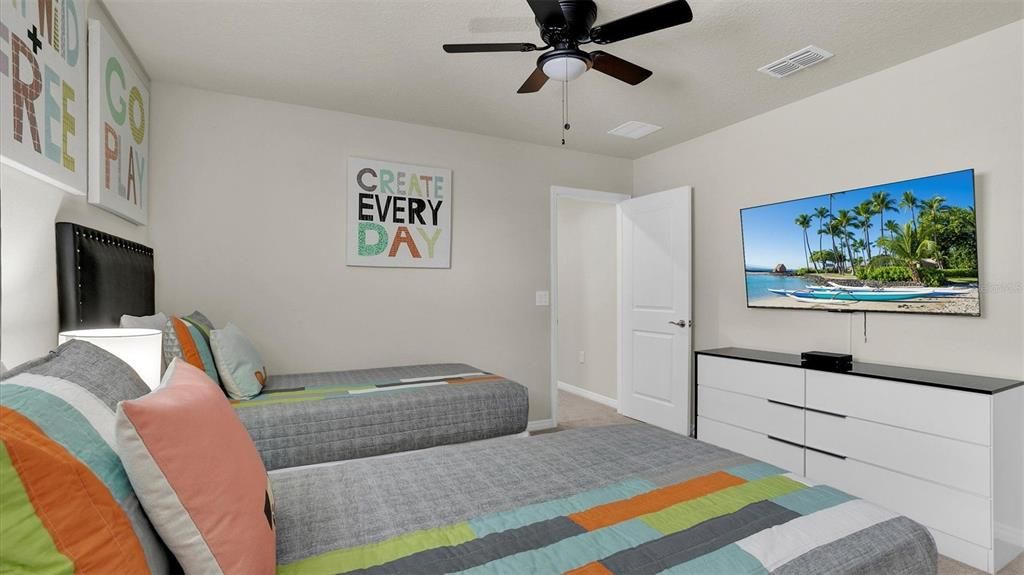 For Sale: $650,000 (7 beds, 5 baths, 3234 Square Feet)