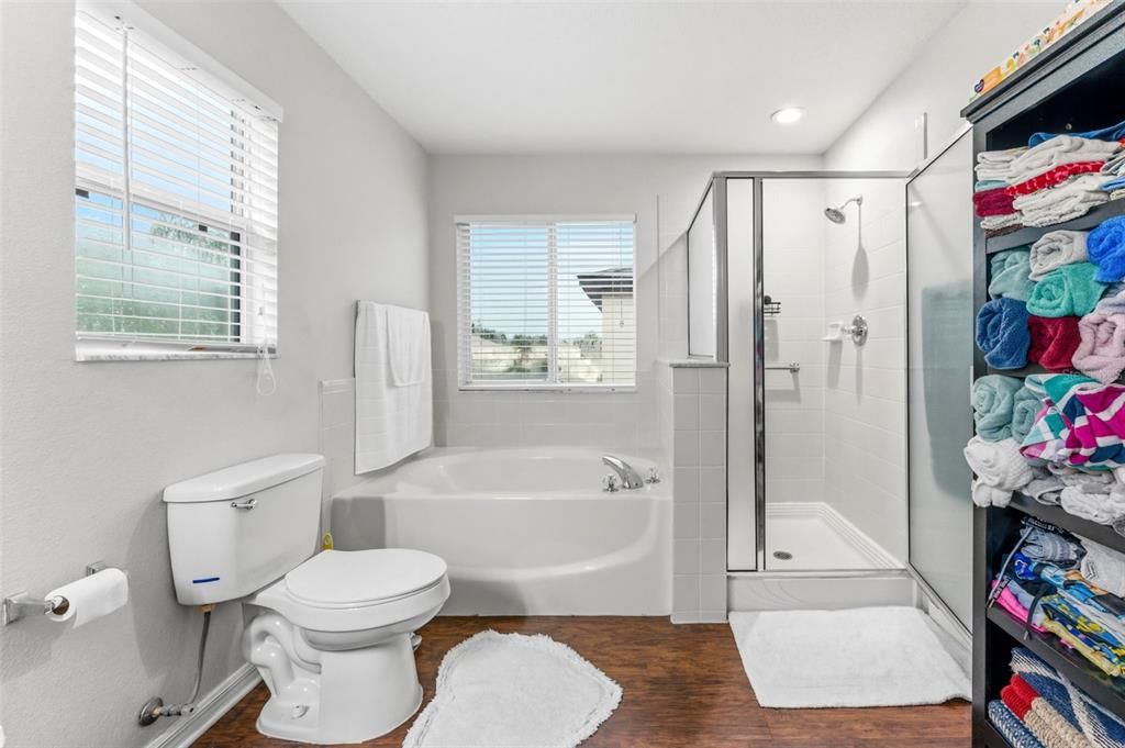 На продажу: $459,900 (4 спален, 2 ванн, 3540 Квадратных фут)