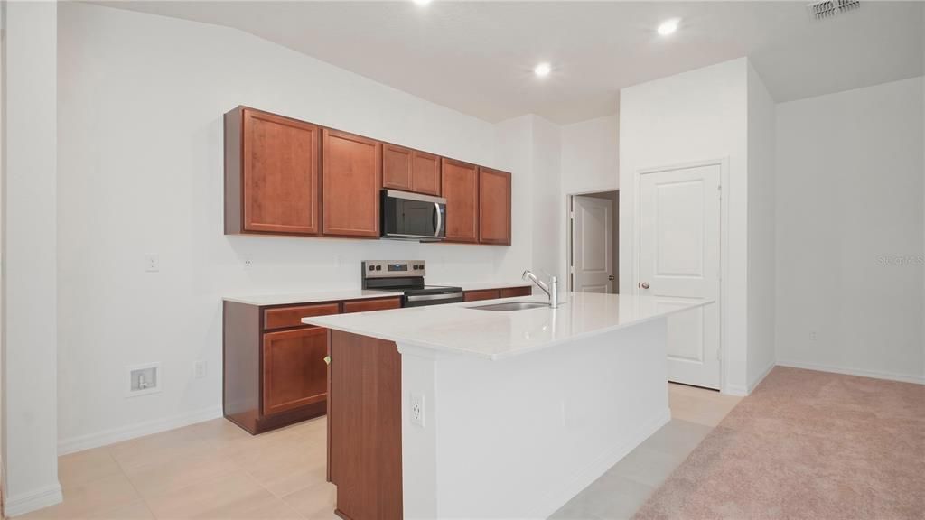 В аренду: $2,200 (4 спален, 2 ванн, 1636 Квадратных фут)