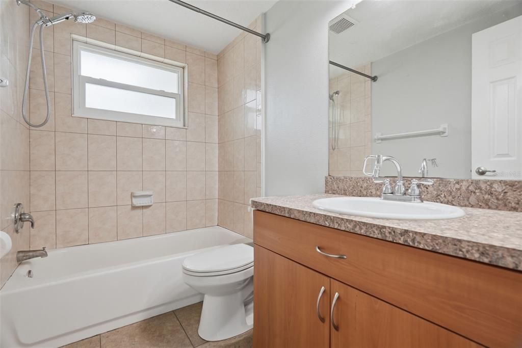 En Venta: $259,900 (3 camas, 1 baños, 1379 Pies cuadrados)