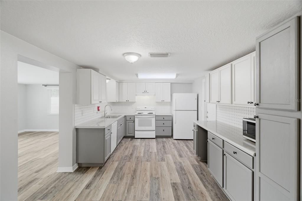 En Venta: $259,900 (3 camas, 1 baños, 1379 Pies cuadrados)