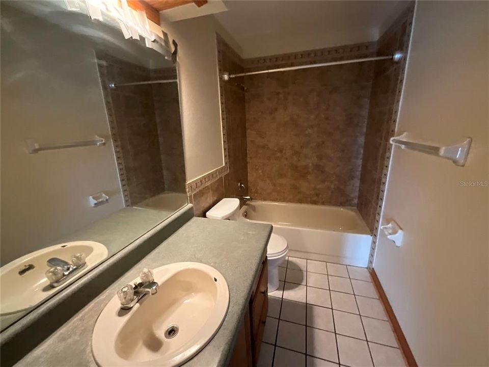 На продажу: $335,000 (3 спален, 2 ванн, 1836 Квадратных фут)