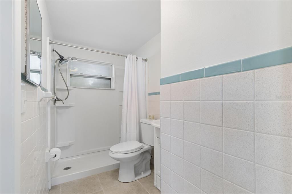 На продажу: $349,999 (3 спален, 1 ванн, 943 Квадратных фут)