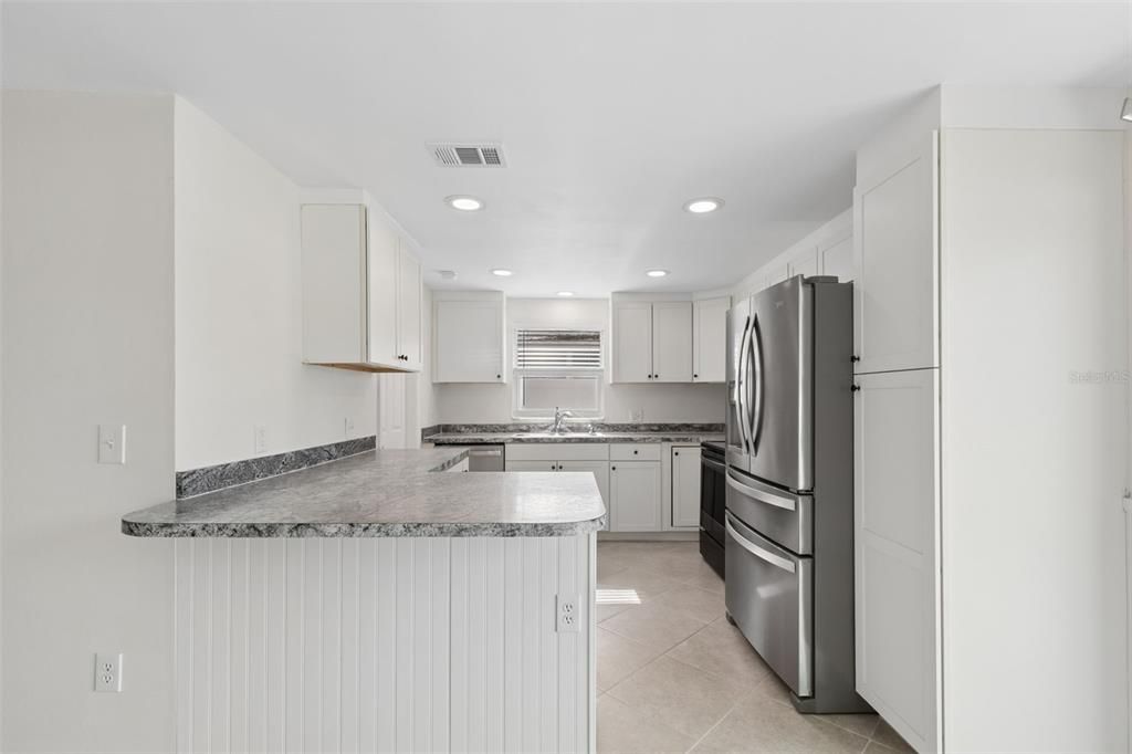 На продажу: $349,999 (3 спален, 1 ванн, 943 Квадратных фут)