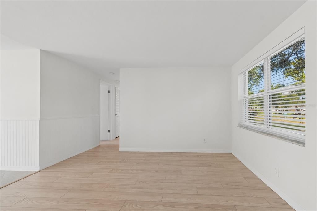 На продажу: $349,999 (3 спален, 1 ванн, 943 Квадратных фут)