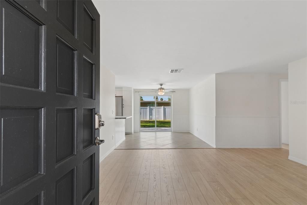 На продажу: $349,999 (3 спален, 1 ванн, 943 Квадратных фут)