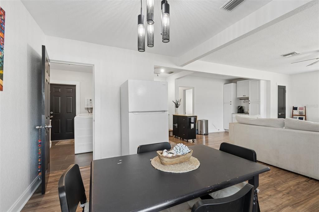 На продажу: $329,900 (3 спален, 1 ванн, 1008 Квадратных фут)