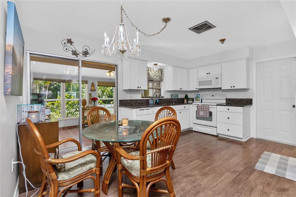 En Venta: $298,000 (2 camas, 1 baños, 936 Pies cuadrados)