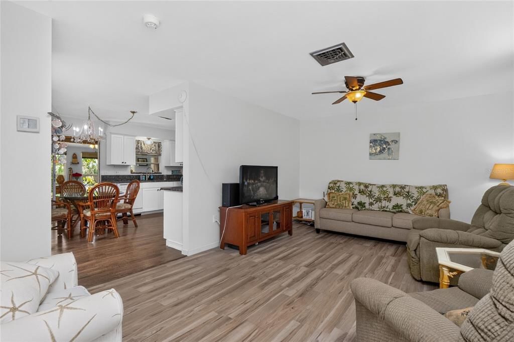 En Venta: $298,000 (2 camas, 1 baños, 936 Pies cuadrados)