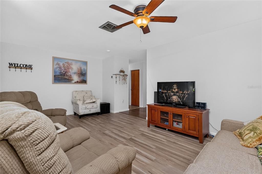En Venta: $298,000 (2 camas, 1 baños, 936 Pies cuadrados)