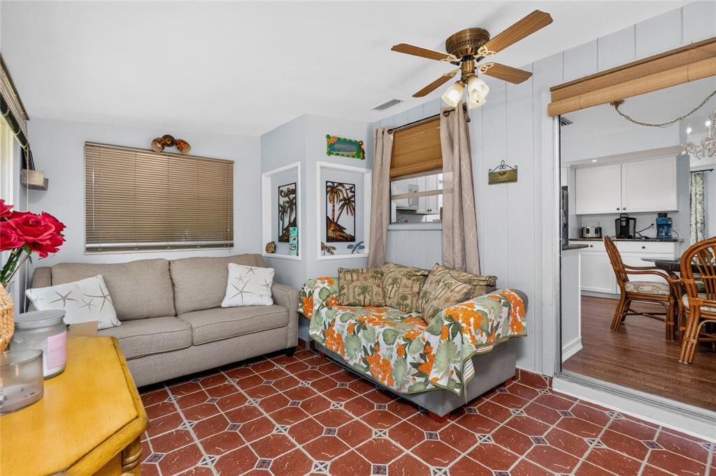 En Venta: $298,000 (2 camas, 1 baños, 936 Pies cuadrados)