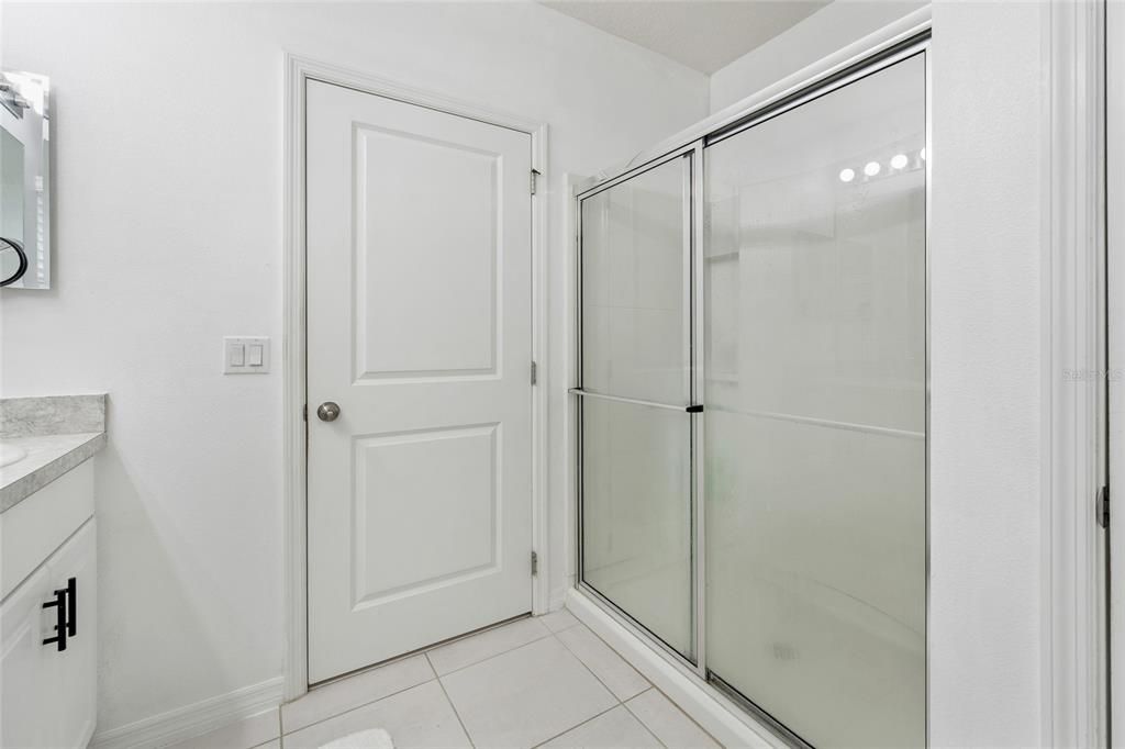 На продажу: $345,000 (4 спален, 2 ванн, 1735 Квадратных фут)