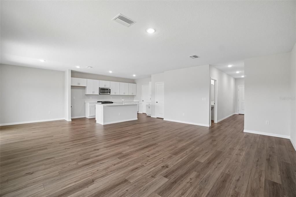 На продажу: $424,990 (4 спален, 2 ванн, 2226 Квадратных фут)