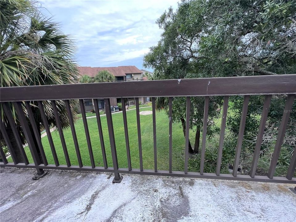 For Sale: $165,000 (2 beds, 2 baths, 1068 Square Feet)