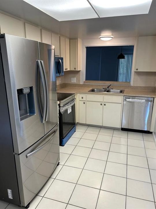 For Sale: $165,000 (2 beds, 2 baths, 1068 Square Feet)
