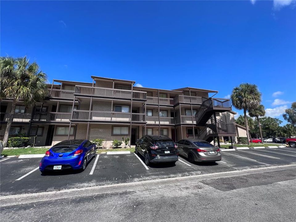 For Sale: $165,000 (2 beds, 2 baths, 1068 Square Feet)