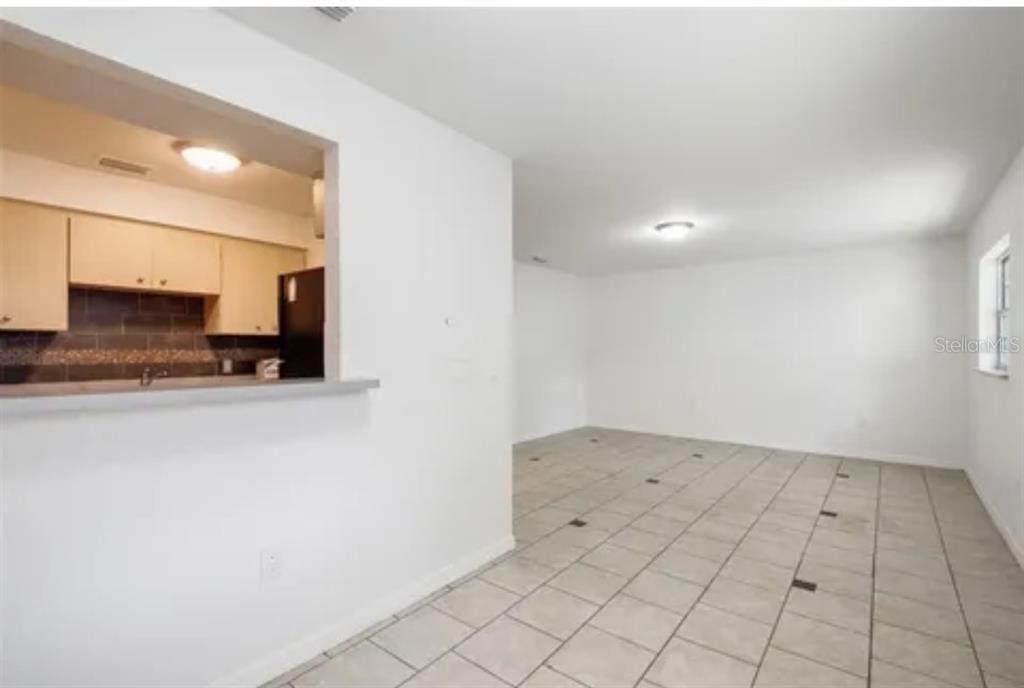 For Rent: $1,350 (2 beds, 1 baths, 907 Square Feet)