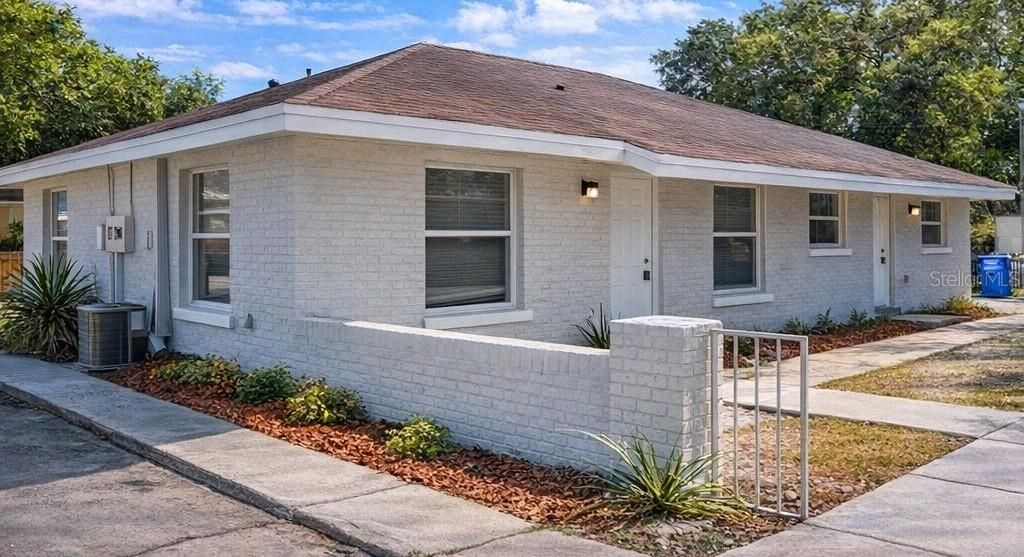 For Rent: $1,350 (2 beds, 1 baths, 907 Square Feet)
