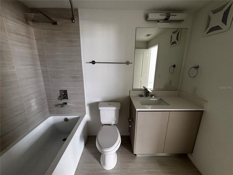 For Rent: $1,350 (1 beds, 1 baths, 750 Square Feet)