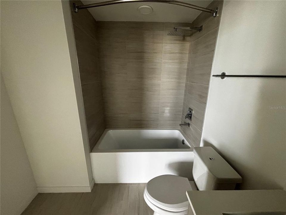 For Rent: $1,350 (1 beds, 1 baths, 750 Square Feet)