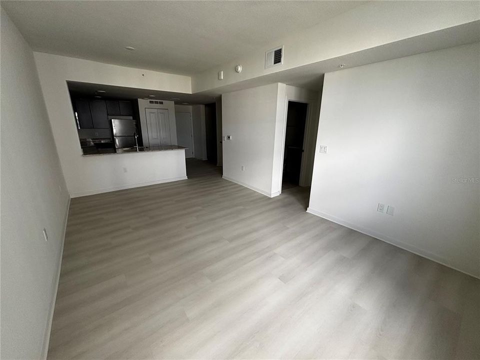For Rent: $1,350 (1 beds, 1 baths, 750 Square Feet)