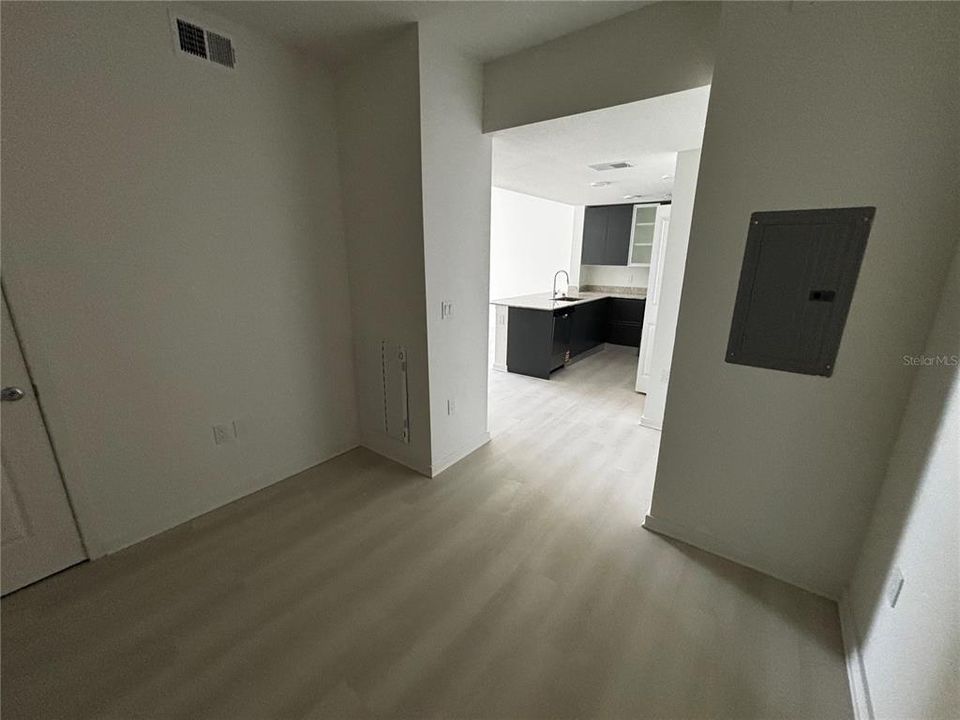 For Rent: $1,350 (1 beds, 1 baths, 750 Square Feet)