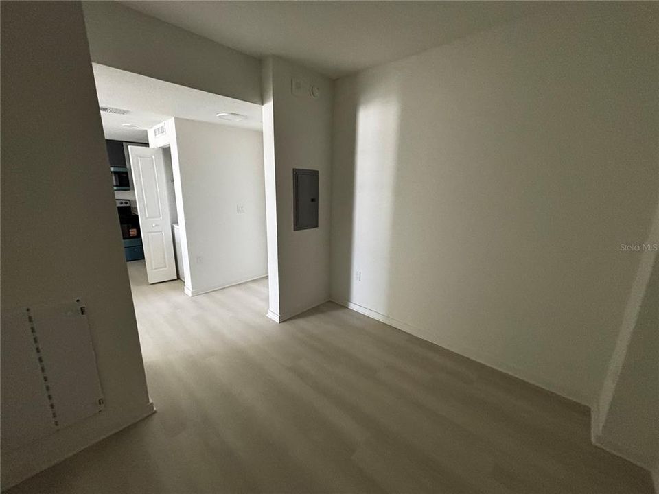 For Rent: $1,350 (1 beds, 1 baths, 750 Square Feet)