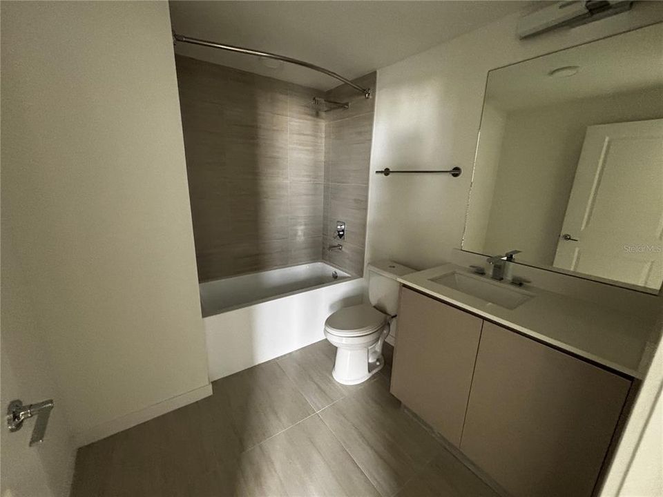 For Rent: $1,350 (1 beds, 1 baths, 750 Square Feet)