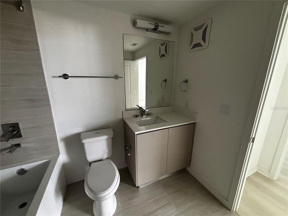 For Rent: $1,350 (1 beds, 1 baths, 750 Square Feet)