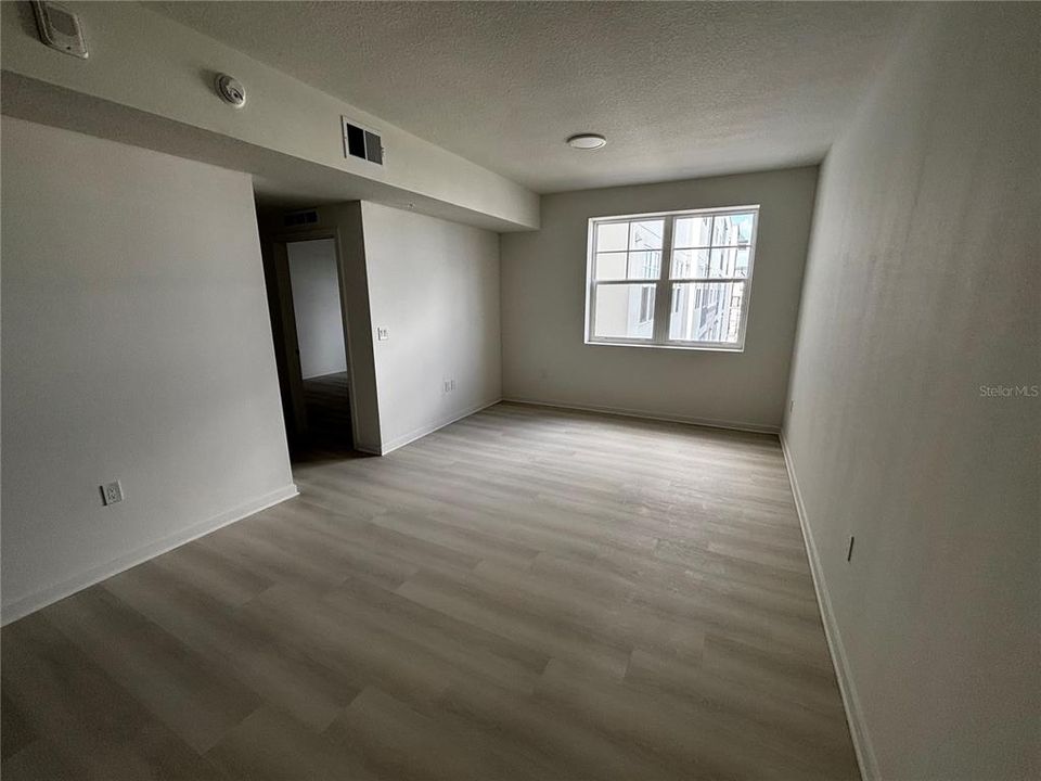 For Rent: $1,350 (1 beds, 1 baths, 750 Square Feet)