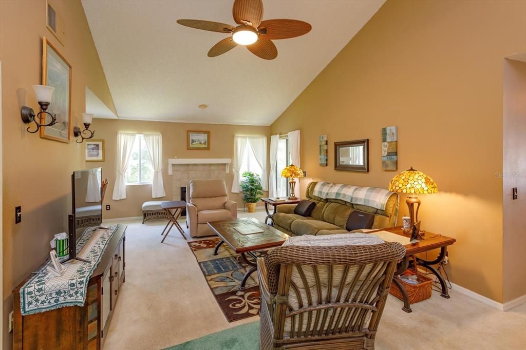 For Sale: $289,000 (3 beds, 2 baths, 1395 Square Feet)