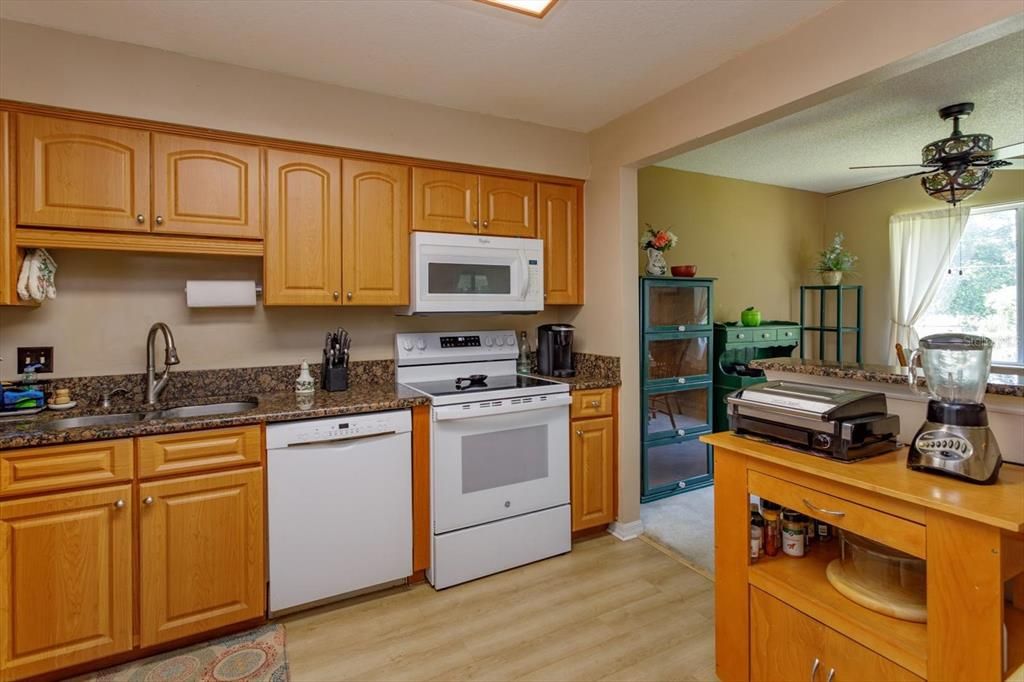 For Sale: $289,000 (3 beds, 2 baths, 1395 Square Feet)