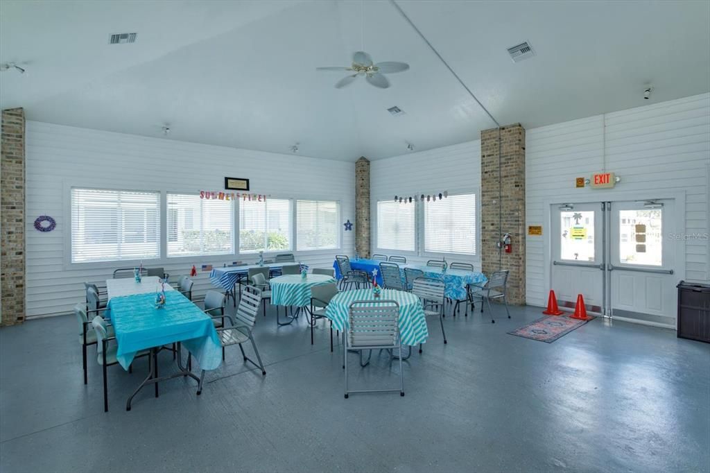 For Sale: $289,000 (3 beds, 2 baths, 1395 Square Feet)