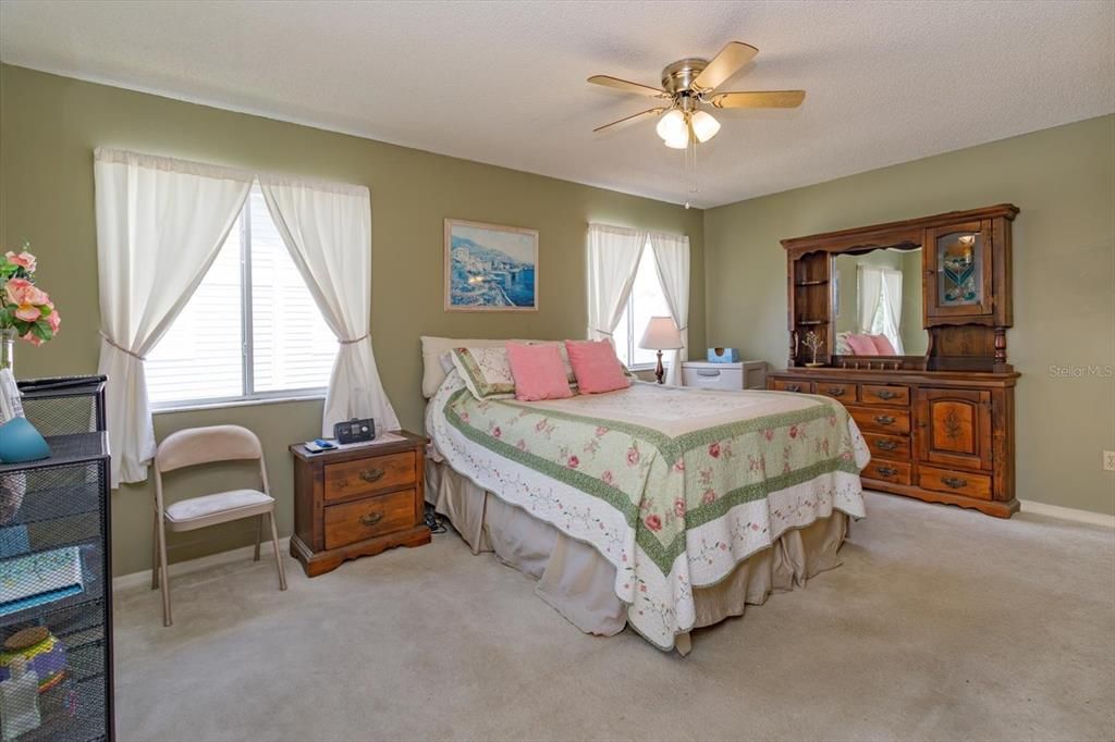 For Sale: $289,000 (3 beds, 2 baths, 1395 Square Feet)