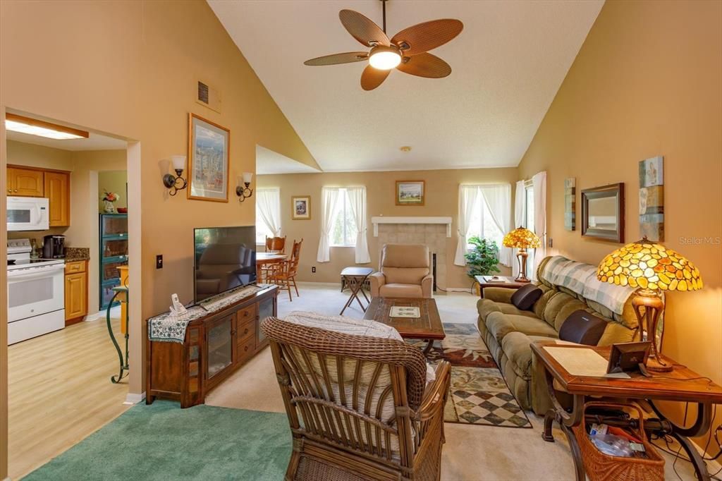 For Sale: $289,000 (3 beds, 2 baths, 1395 Square Feet)